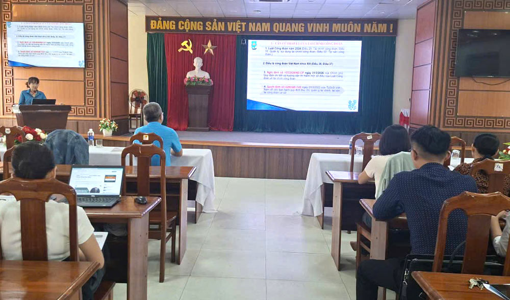 Tam Ky Ward Trade Union organizes a professional training conference on trade union work in 2026 for 50 grassroots officials directly under it. Photo: Da Nang Trade Union