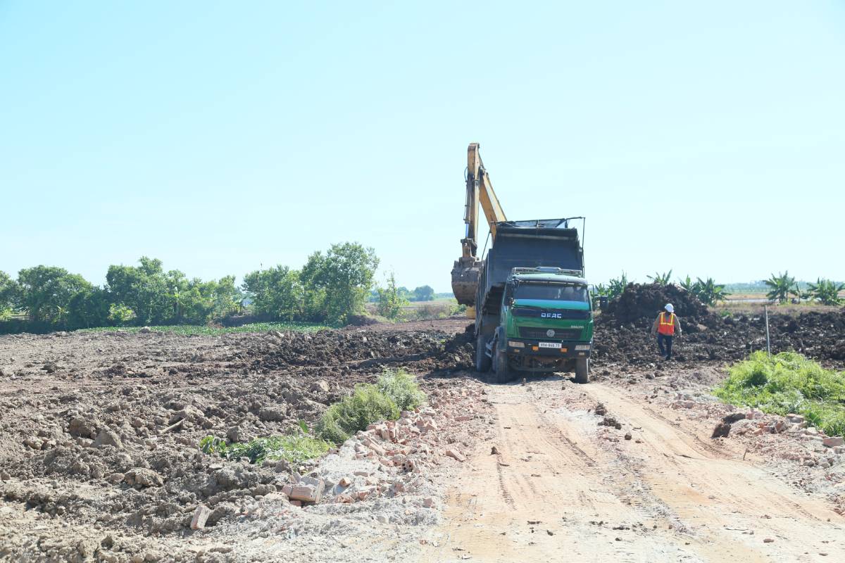 Construction of the resettlement area in Le Loi commune, Hung Yen province. Photo: Ha Vi