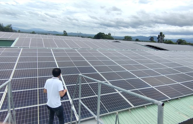 Storage panels of solar power projects must also have treatment and recycling solutions after the expiration period. Photo: Thanh Tuan