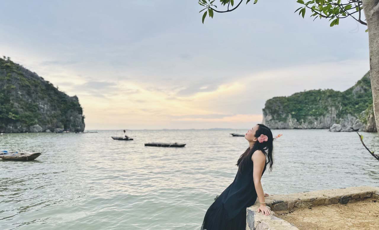 Bãi Chút Chít mang vẻ đẹp thơ mộng.