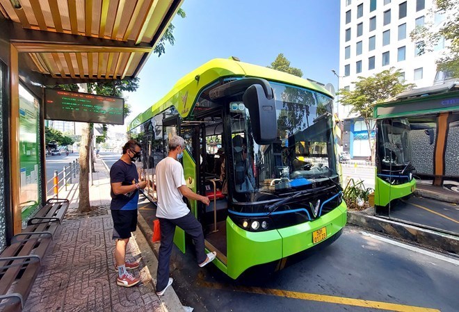 Passengers catch an electric bus in the center of Ho Chi Minh City. Photo: Minh Quan
