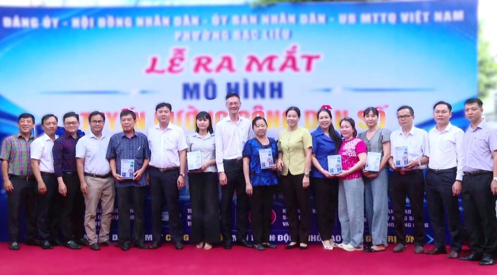 Bac Lieu Ward, Ca Mau province launches a model of digital citizen road. Photo: Nhat Ho.
