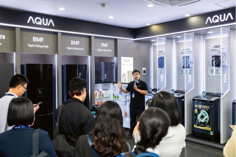 AQUA는 냉장고, 세탁기, 에어컨, 냉동고, TV, 온수기, 가정용 주방과 같은 제품으로 친숙한 가정용 브랜드입니다. 그들은 Lazada 거래소에서 좋은 결과를 얻었습니다. 사진: AQUA