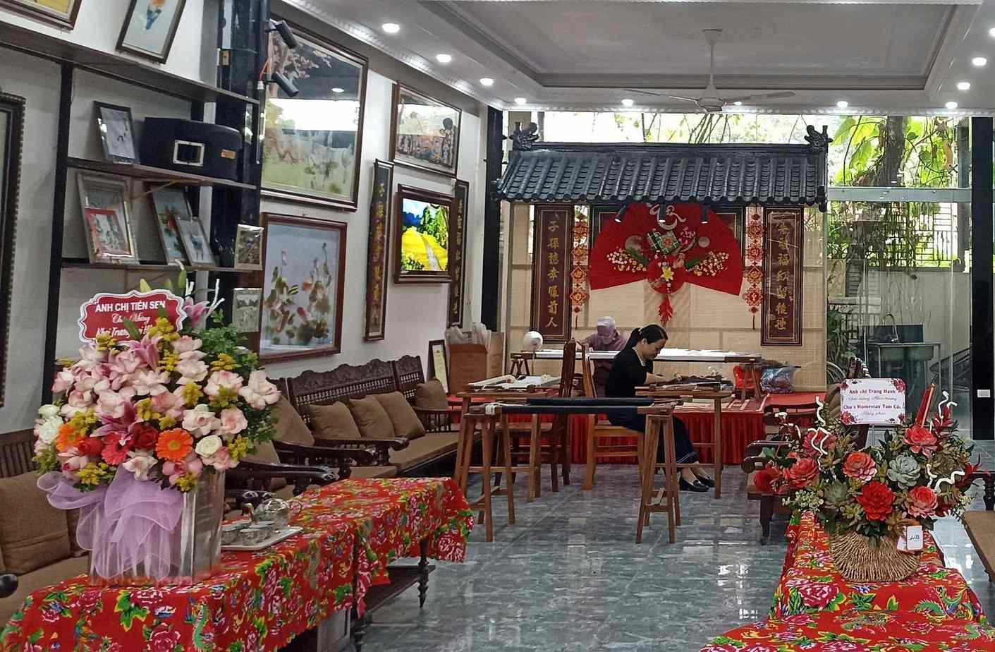 Painting room of artisan Chu Quoc Dong's family in Van Lam village, Nam Hoa Lu ward, Ninh Binh province. Photo: Nguyen Truong
