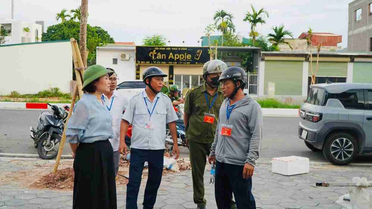 Công tác chuẩn bị hạ tầng, vệ sinh môi trường phục vụ lễ khởi công khu nhà ở công nhân được triển khai đồng bộ. Ảnh: Nguyên Thương