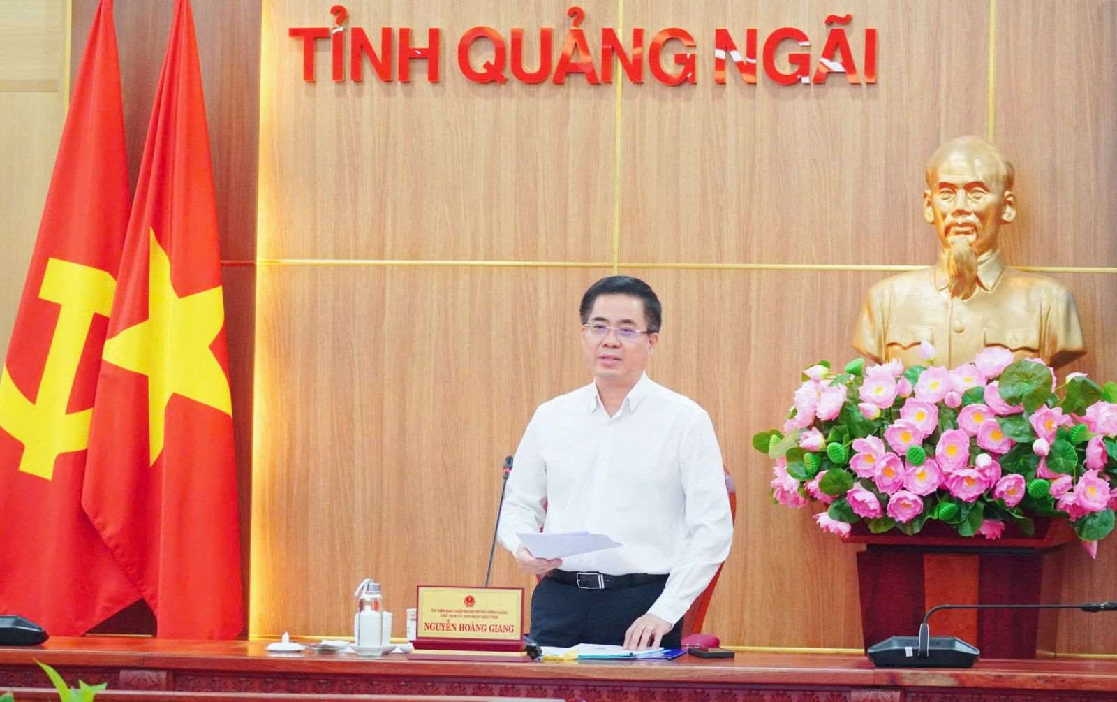 Ông Nguyễn Hoàng Giang - Chủ tịch UBND tỉnh Quảng Ngãi chủ trì cuộc họp. Ảnh: UBND tỉnh Quảng Ngãi