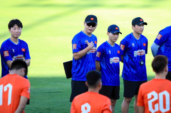 Coach Kim Sang-sik and his assistants during the gathering towards the ASEAN Cup 2026. Photo: Minh Dan