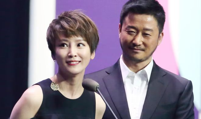 Ngo Kinh and his wife. Photo: VieON.