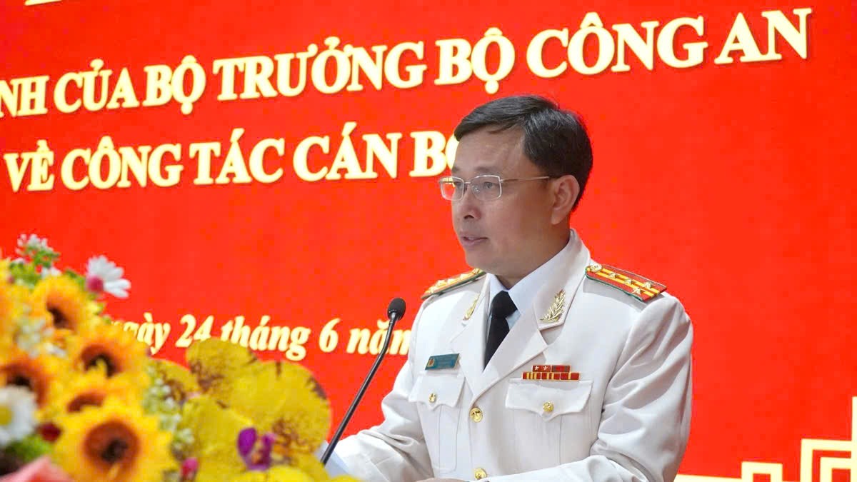 Đại tá Phạm Thanh Tùng - tân Phó Giám đốc Công an tỉnh Tây Ninh - phát biểu nhận nhiệm vụ. Ảnh: Tuyết Nhung