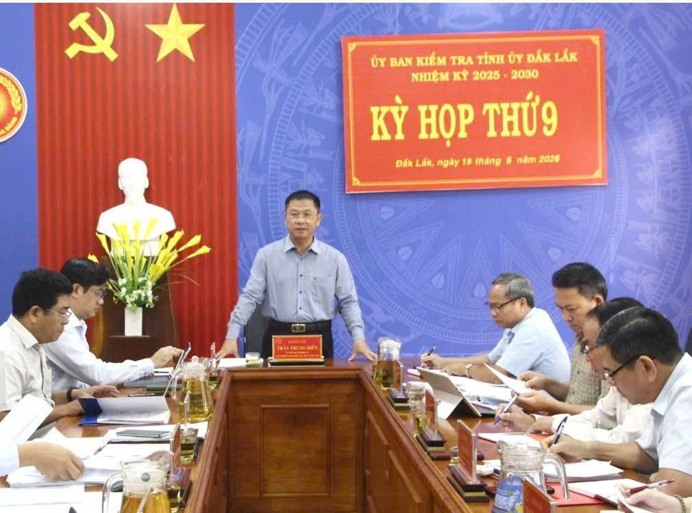 Dak Lak Provincial Party Committee Inspection Committee informs about the expulsion of some individuals who violated and caused serious consequences in the locality from the Party. Photo: Dak Lak Provincial Party Committee Inspection Committee