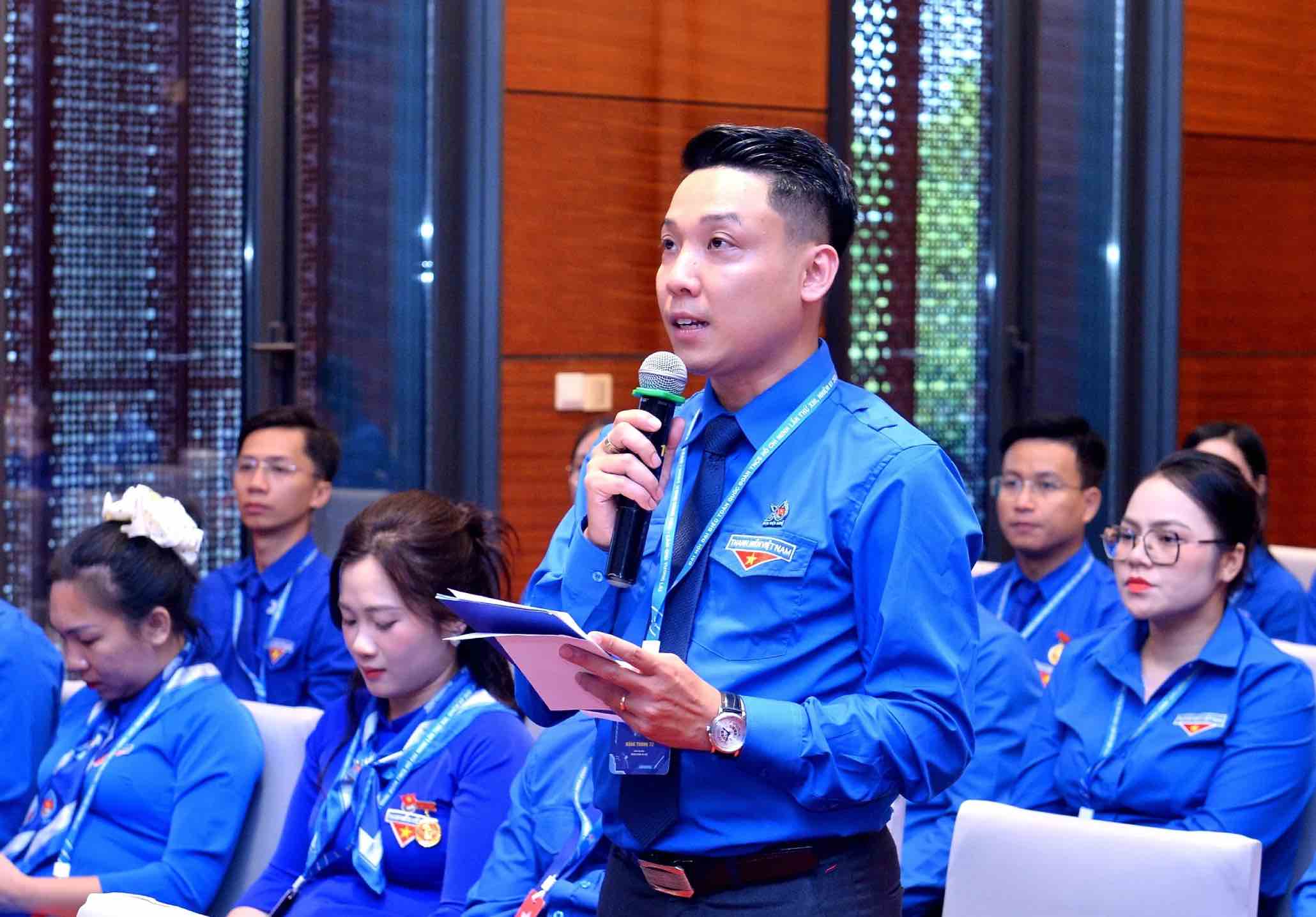 Mr. Dang Thanh Tu - Secretary of the Hoan Kiem Ward Youth Union, Hanoi City, speaking at the Forum "Vietnamese Youth pioneering in starting a business, establishing a career, and developing the country's economy" within the framework of the National Congress of the Ho Chi Minh Communist Youth Union. Photo: Dinh Huy