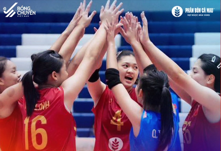 La selección femenina de voleibol sub-18 de Vietnam se clasifica anticipadamente para las semifinales del Campeonato del Sudeste Asiático. Foto: VFV