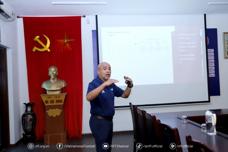 FIFA experts analyze the amateur amateur football environment in Vietnam. Photo: VFF