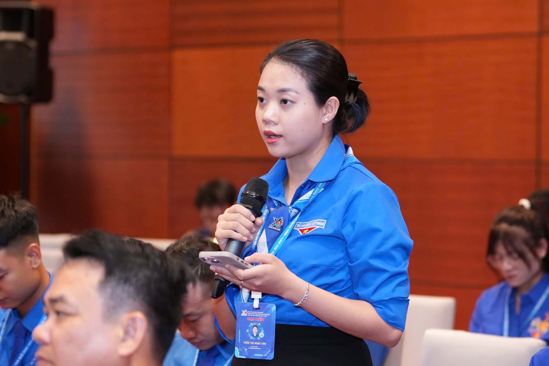 Delegate Tran Thi Ngoc Van - Secretary of the Youth Union of Dong Hoi High School (Quang Tri province) said that international integration has become an inevitable requirement for the young generation. Photo: Song Huu