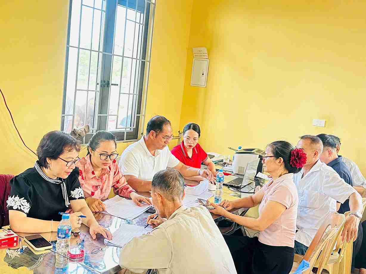 People agree to hand over land to serve Gia Binh airport project. Photo: Le Dai Hanh Ward