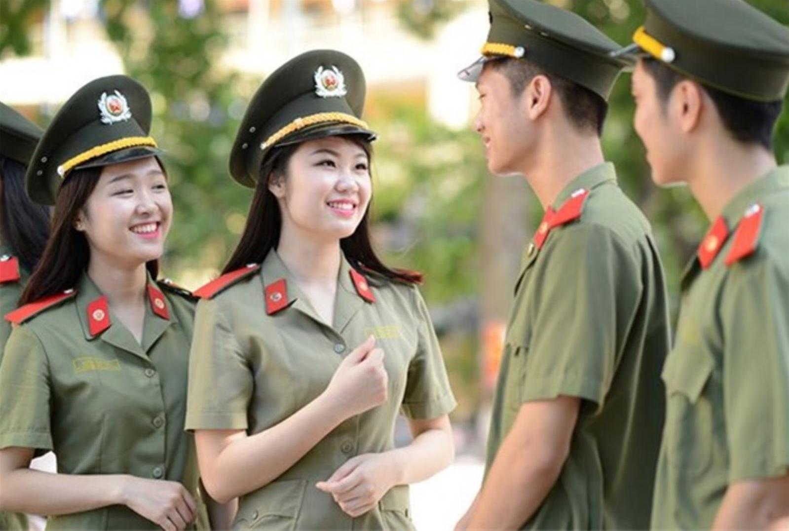 최근 2년간 인민공안정치학원의 합격 점수는 입시 시즌에 많은 수험생들의 관심을 끌었습니다. 사진: 인민공안정치학원