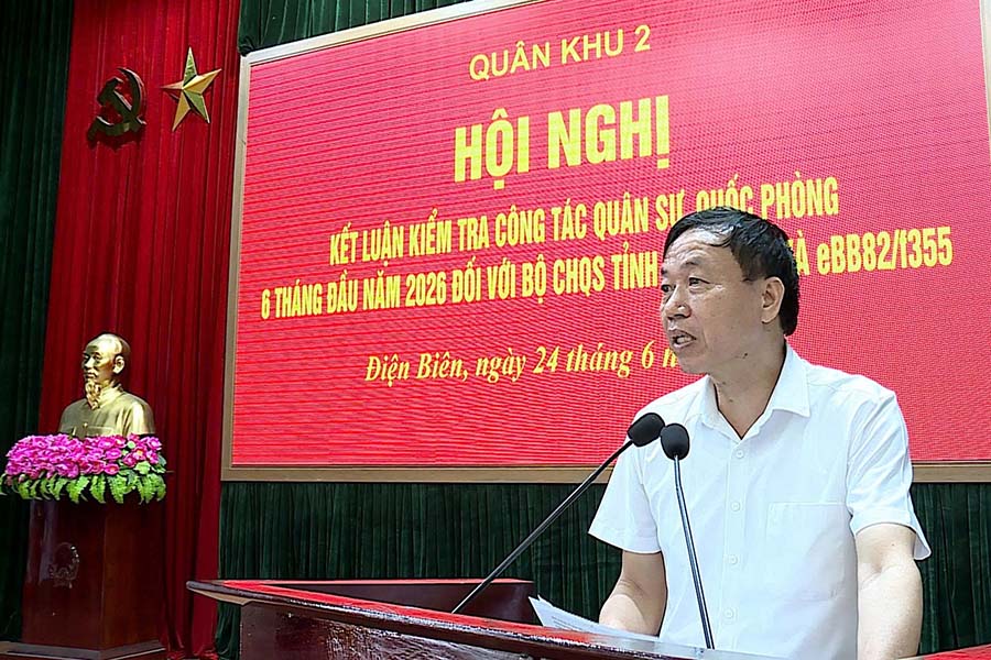 Đồng chí Lê Văn Lương - Phó Bí thư Tỉnh uỷ, Chủ tịch UBND tỉnh phát biểu tại hội nghị. Ảnh: Cổng TTĐT Điện Biên