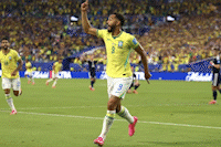 Cunha increases the score to 3-0 against Scotland after a beautiful combination from Brazil