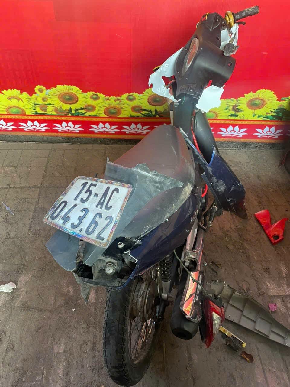 La police recherche des témoins, des photos liées à l'accident ou une moto immatriculée 15AC-043.62. Photo: Police du quartier de Hung Dao, ville de Hai Phong