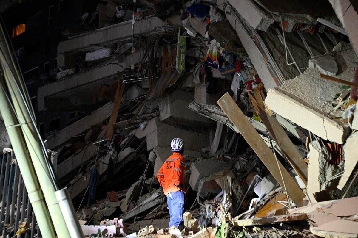 Two strong earthquakes in Venezuela caused many buildings to collapse. Photo: AFP