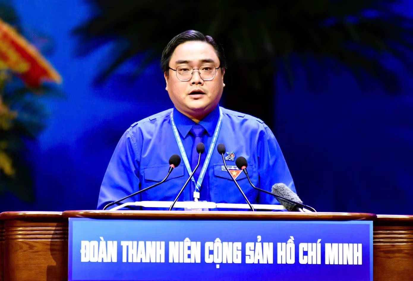 El Sr. Ngo Minh Hai - Secretario de la Unión de la Juventud de la Ciudad de Ho Chi Minh presentó un documento con el tema "La juventud de la Ciudad de Ho Chi Minh es pionera en el desarrollo de la ciencia, la tecnología, la innovación y la transformación digital nacional". Foto: BTC