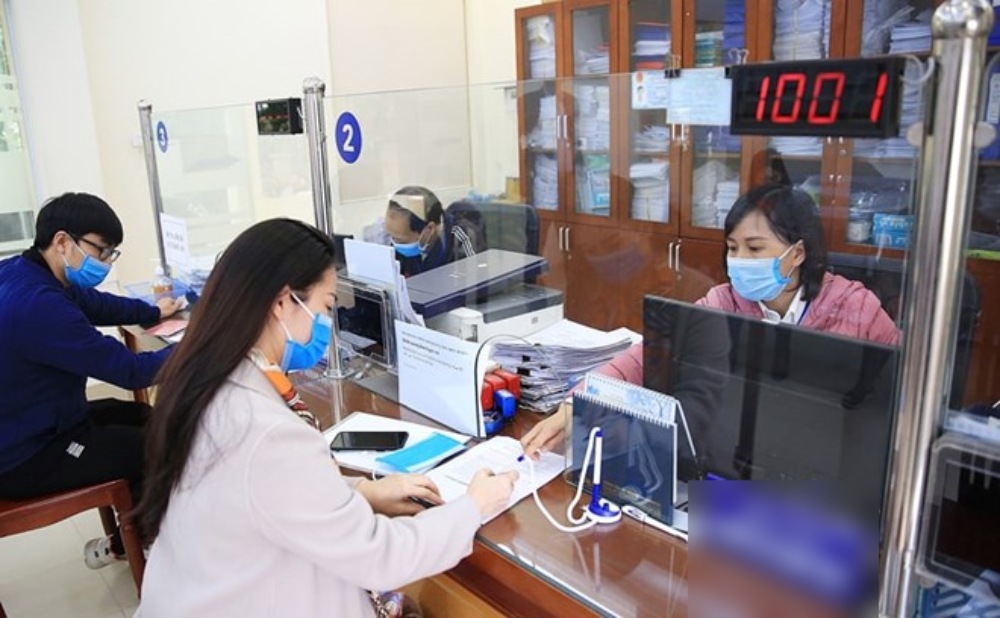 Citizens question the authority to confirm beneficiaries of social housing support policies. Photo: Hai Nguyen