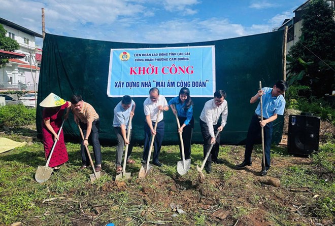 Khởi công xây dựng nhà “Mái ấm Công đoàn” cho gia đình đoàn viên Lương Quý Tư. Ảnh: Nguyễn Huệ
