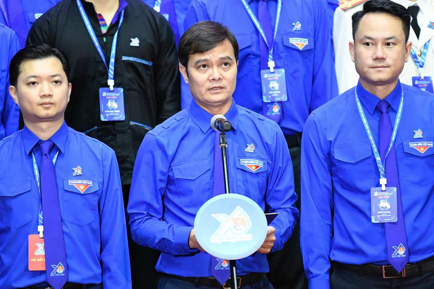 Comrade Bui Quang Huy - Member of the Party Central Committee, First Secretary of the 13th Central Committee of the Youth Union, speaks to receive his assignment. Photo: BTC