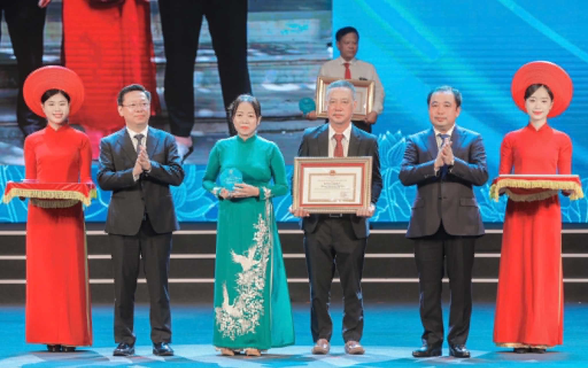 Mr. Tran Duc Thang - Secretary of the Hanoi Party Committee, Head of the Steering Committee for Cultural Development of the Capital, spoke at the conference. Photo: Viet Thanh