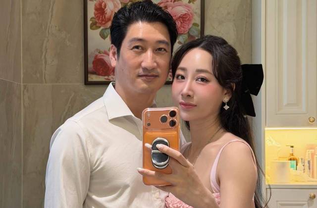 Meritorious Artist Ngoc Quynh is preparing to hold a wedding ceremony with actress Thuy Anh in September. Photo: Artist provided