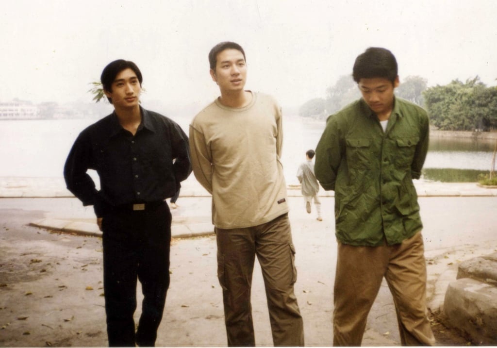 NSƯT Ngọc Quỳnh (ngoài cùng bên trái) cùng diễn viên Quyết Thắng và Hải Anh trong phim “Hoa cỏ may“. Ảnh cắt từ phim