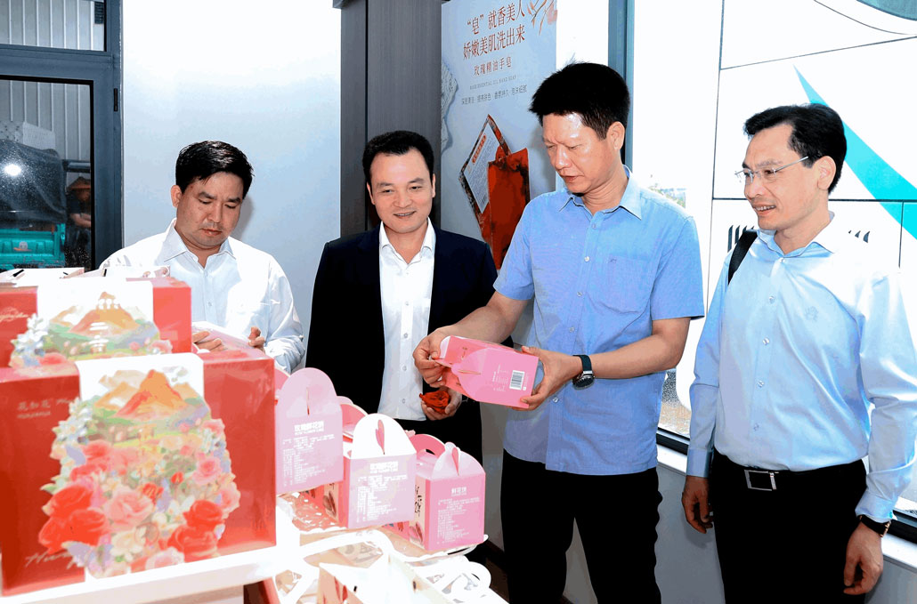 Departments, branches, and units deploy investment promotion activities to connect domestic markets with Yunnan and China markets. Photo: Lao Cai E-Portal