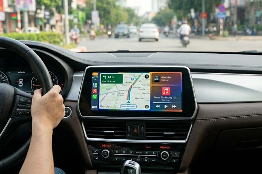 Car touch screens can quickly degrade if cleaned incorrectly. Photo: Cat Tien