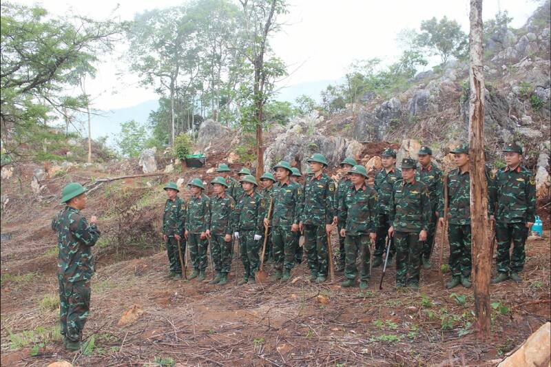 Tìm kiếm, quy tập hài cốt liệt sĩ tại khu vực thôn Nặm Ngặt, xã Thanh Thủy. Ảnh: Vũ Mừng
