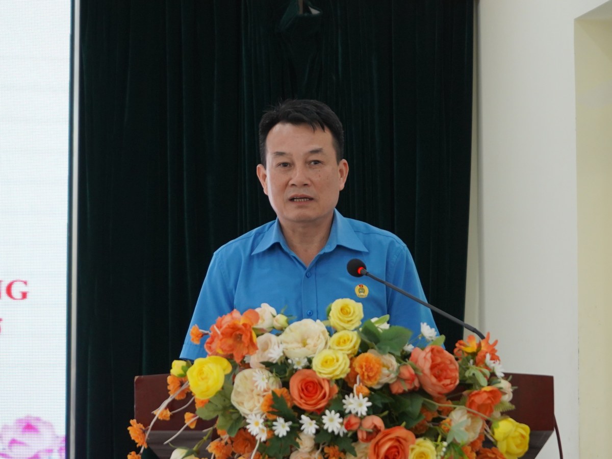 Ông Nguyễn Văn Phiệt - Phó Chủ tịch LĐLĐ TP Hải Phòng phát biểu chỉ đạo. Ảnh: Mai Dung