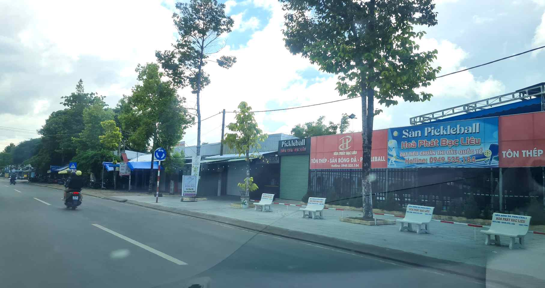 More than 13 years without handing over land for the project, land located in the project was licensed for business by the Finance - Planning Department of Bac Lieu city (formerly) for many establishments. Photo: Nhat Ho