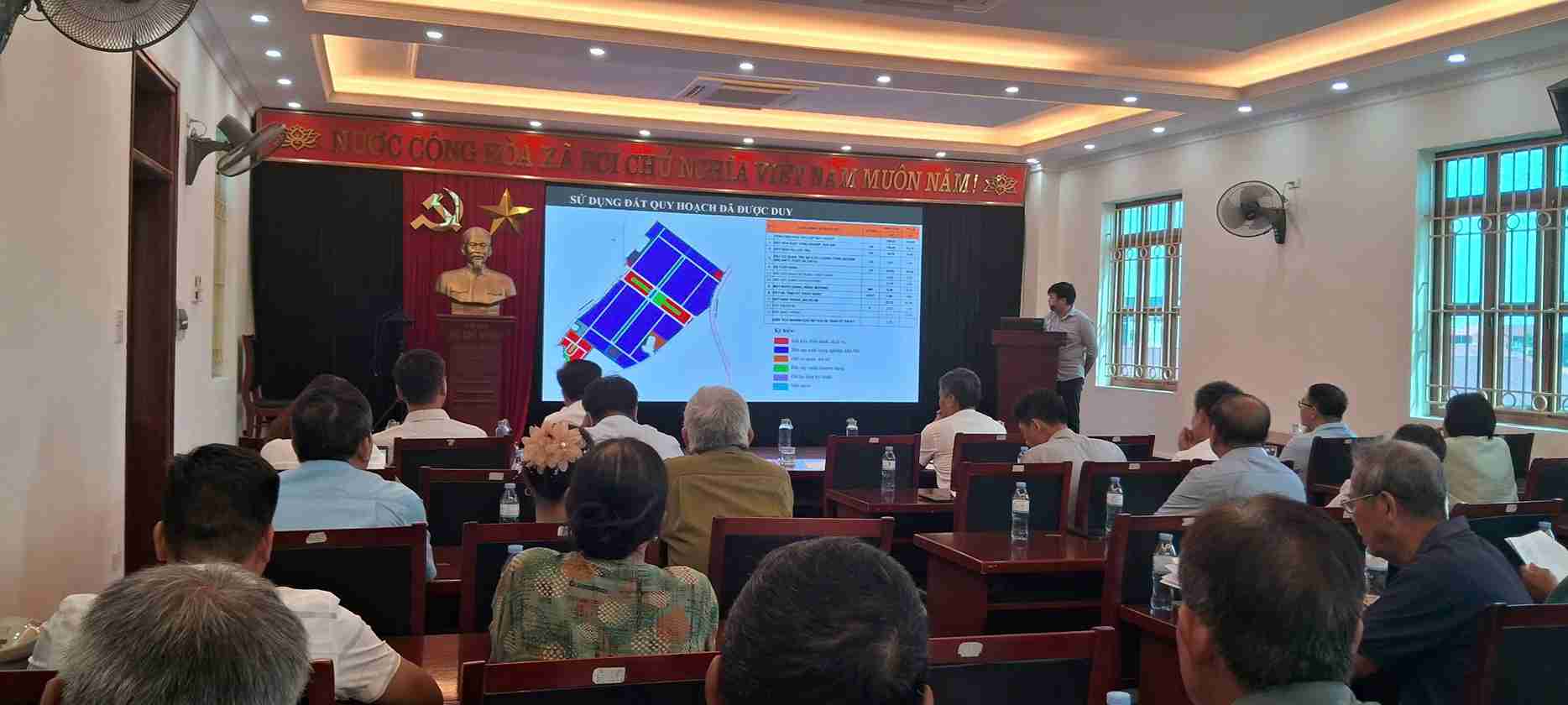 Announcing the planning of Tan Phuc - Quang Vinh - Hoang Hoa Tham Industrial Park. Photo: Xa An Thi