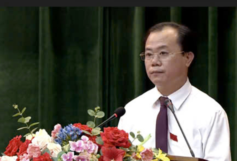 Đại biểu Nguyễn Thăng Long phát biểu, nêu kiến nghị tại kỳ họp. Ảnh: Hoàng Anh