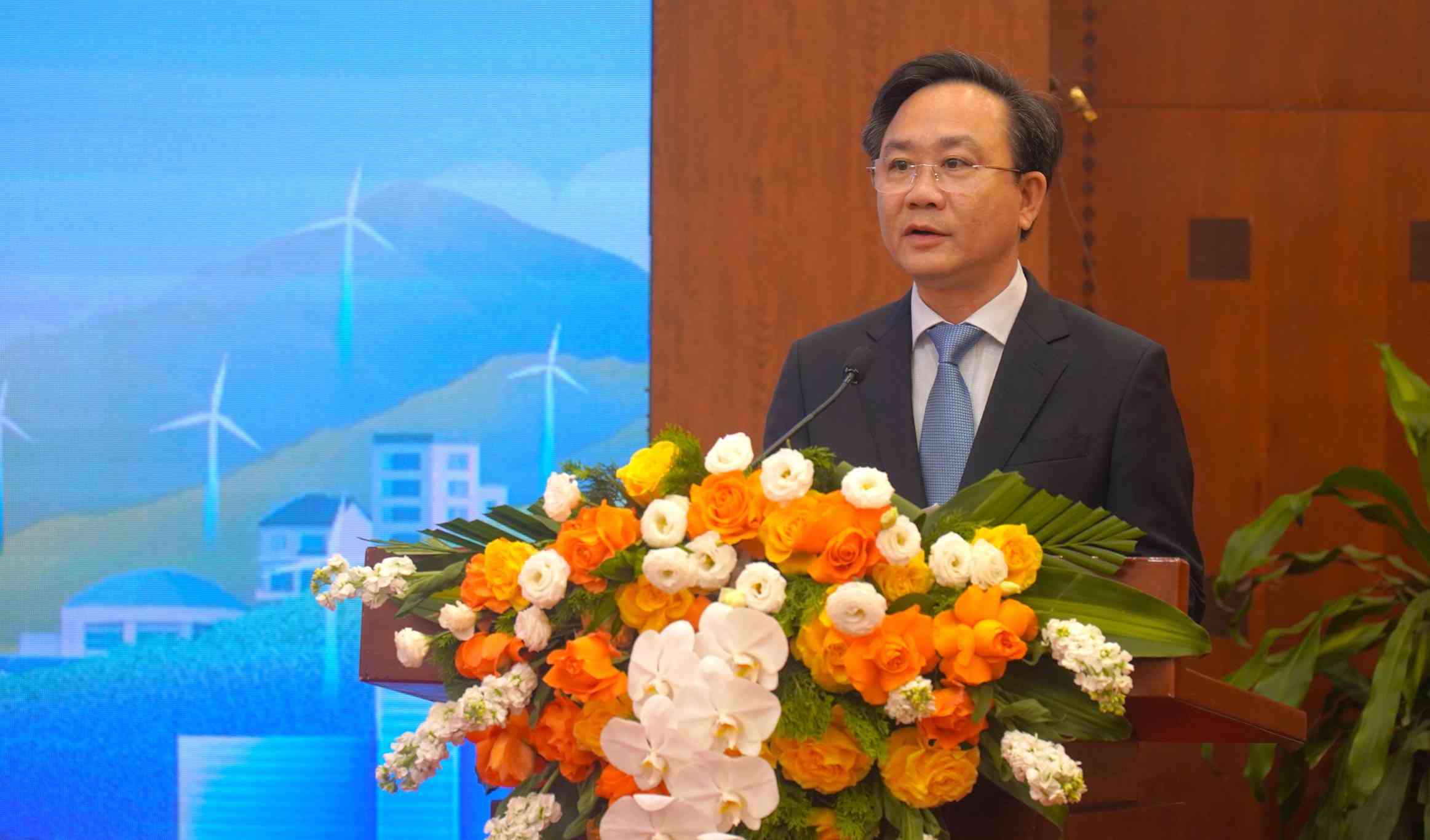 Phó Chủ tịch UBND tỉnh Quảng Trị thông tin về các hoạt động nổi bật của Lễ hội Vì Hòa bình 2026 tại họp báo. Ảnh: Minh Vũ