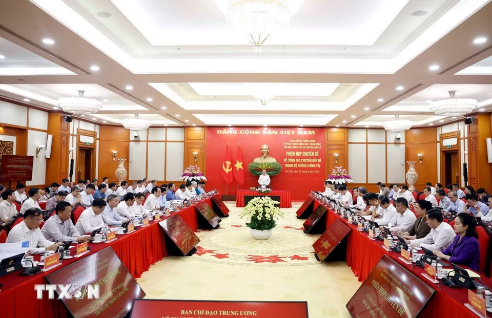 Các đại biểu tham dự phiên họp chuyên đề về công tác chuyển đổi số trong hệ thống chính trị. Ảnh: TTXVN