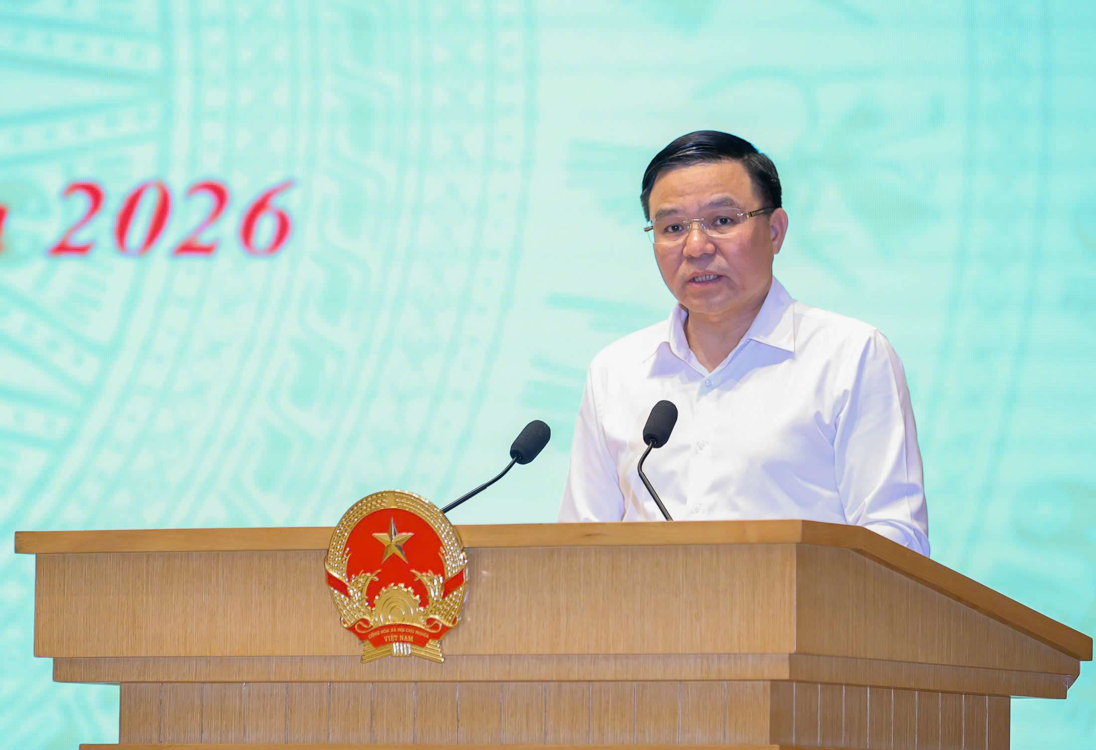Minister of Industry and Trade Le Manh Hung reported on the outstanding results after 1.5 years of implementing Resolution 57-NQ/TW. Photo: BCT