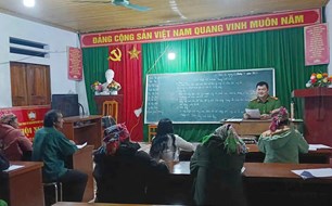 Công an xã “gieo chữ” giữa đại ngàn vùng biên