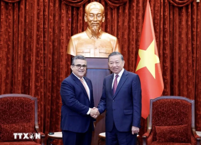 Đại sứ Saadi Salama cảm ơn và đánh giá cao việc Việt Nam tham gia Hội đồng Hoà bình về Dải Gaza. Ảnh: TTXVN 