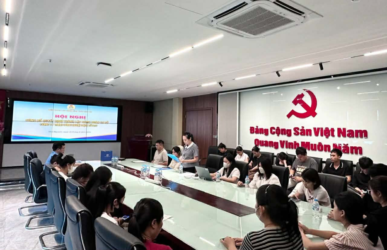 Hội nghị công bố Quyết định thành lập CĐCS Công ty TNHH Công nghệ Điện tử STC. Ảnh: Công đoàn Thái Nguyên