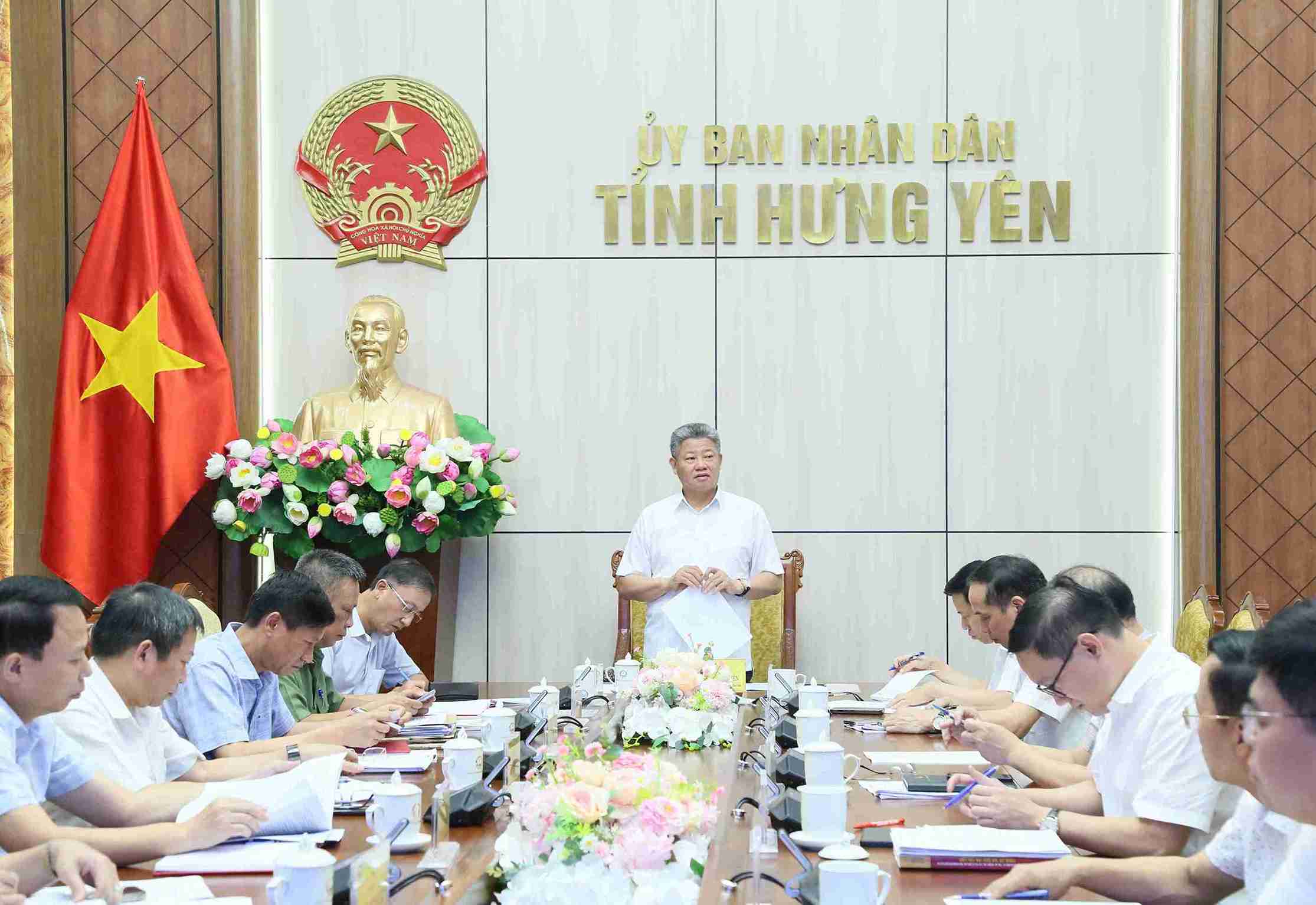 Chủ tịch UBND tỉnh Nguyễn Mạnh Quyền phát biểu chỉ đạo tại cuộc họp. Ảnh: Tất Đạt