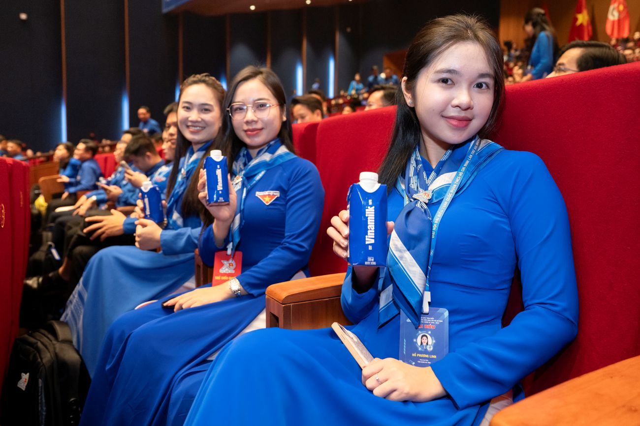 Nước uống đóng hộp giấy Vinamilk đồng hành cùng toàn thể đại biểu tham dự Đại hội Đoàn toàn quốc lần thứ XIII. Ảnh: Vi Nam