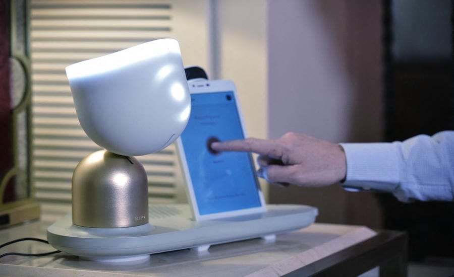 ElliQ, một robot AI hỗ trợ người già được sử dụng nhiều tại Mỹ. Ảnh: AFP