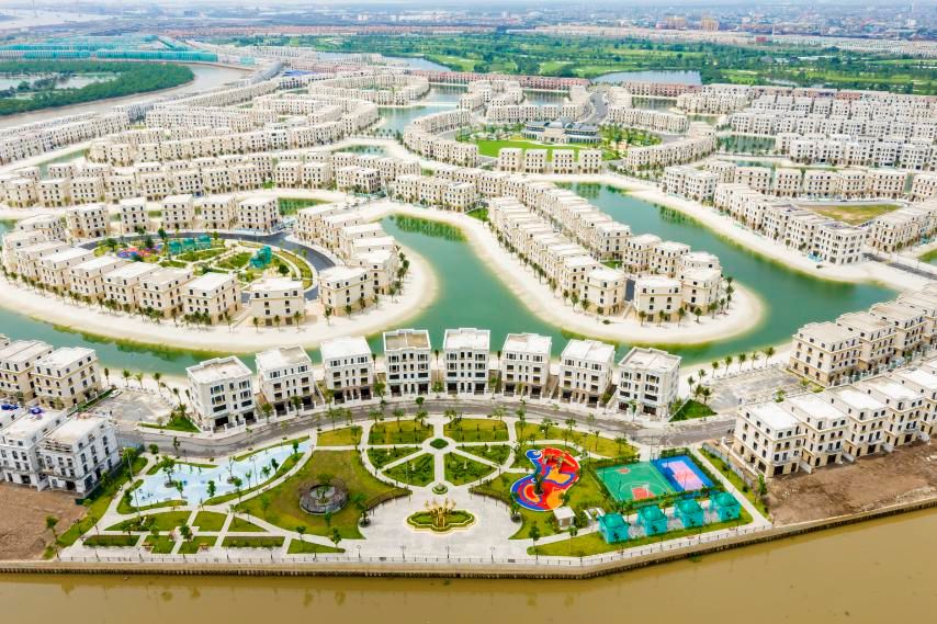 Khu Hoàng Gia sở hữu những căn biệt thự sang trọng với thiết kế “phố trước, sông sau”