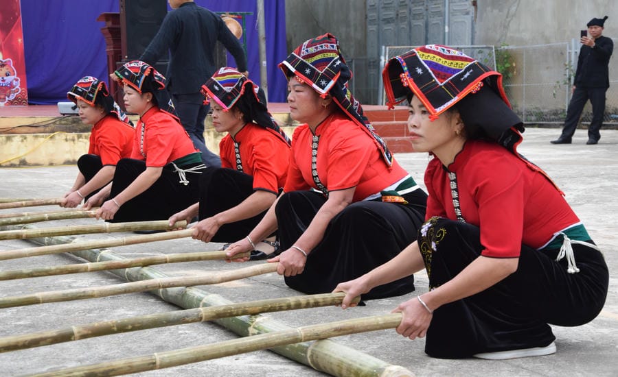 Múa sạp là nét văn hóa đặc sắc của đồng bào Thái ở Sơn La. Ảnh: Trường Sơn