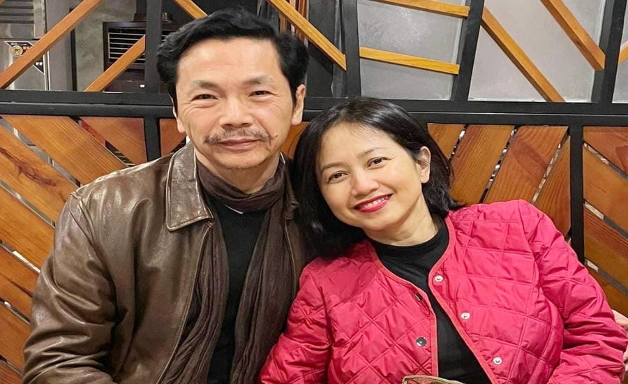 People's Artist Trung Anh and his wife. Photo: Character provided